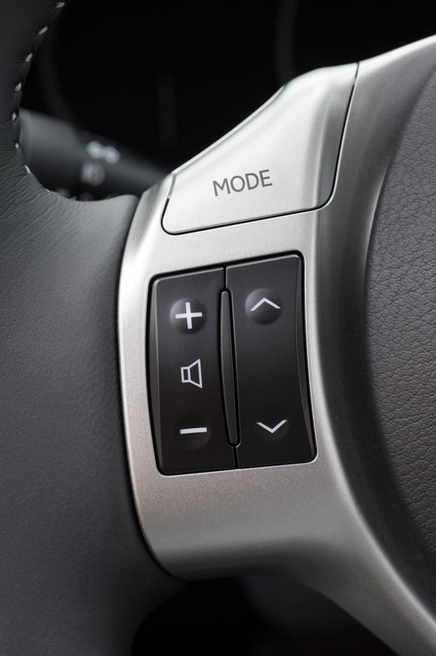  Lexus CT200h 2010 года  (фото 221 из 266)